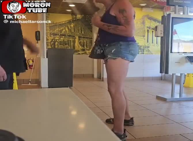 Video :When he is denied access to the women's restroom, a transsexual becomes agitated
